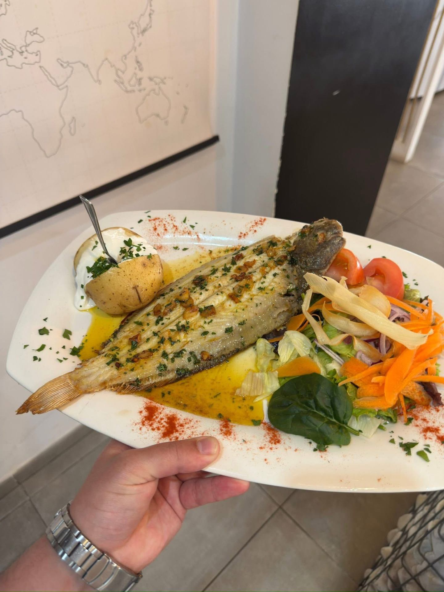 Lenguado a la plancha con patata y ensalada